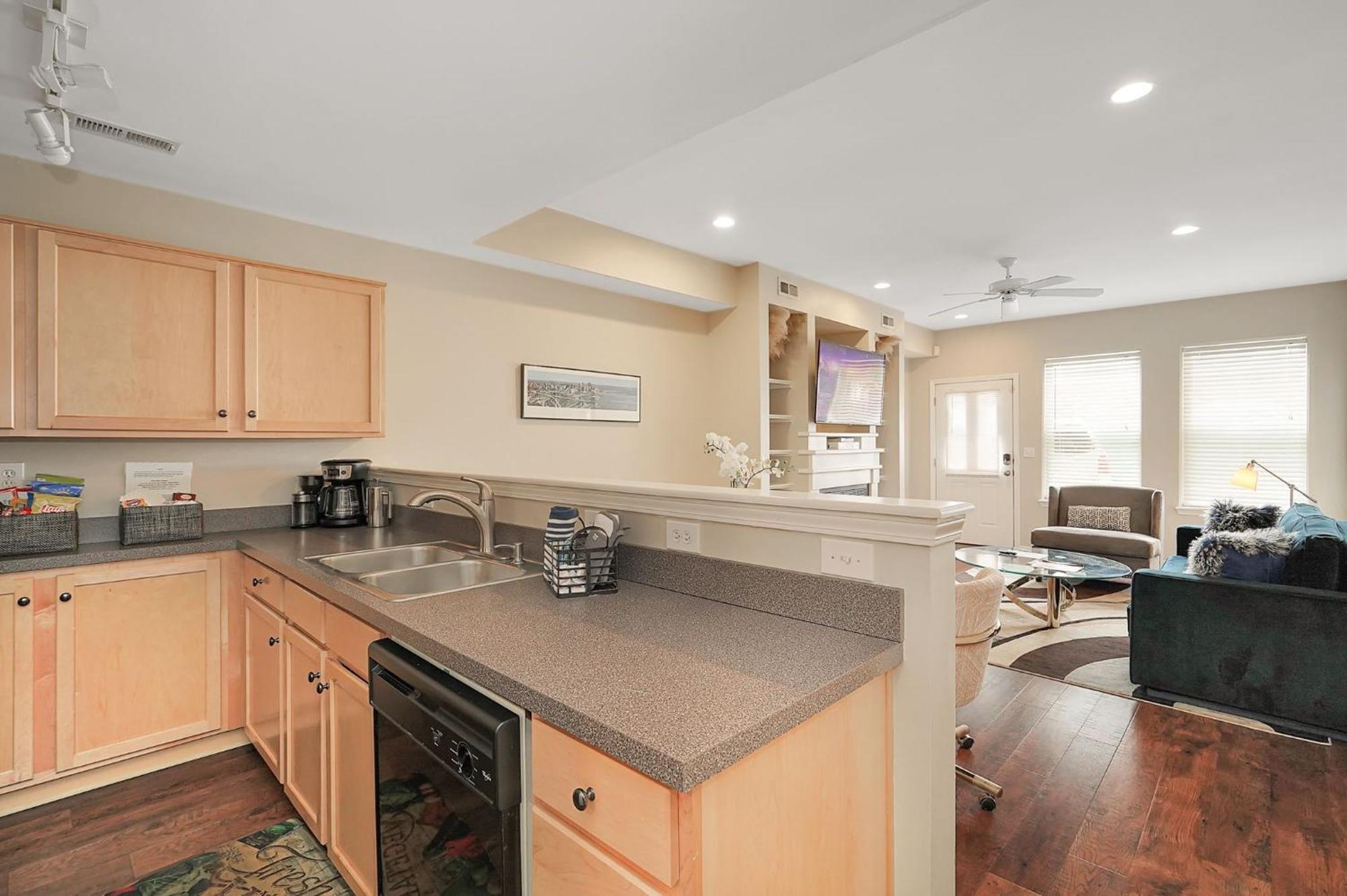 לואיוויל Lux Townhouse, Walk To All, Sleeps 6 Adults מראה חיצוני תמונה